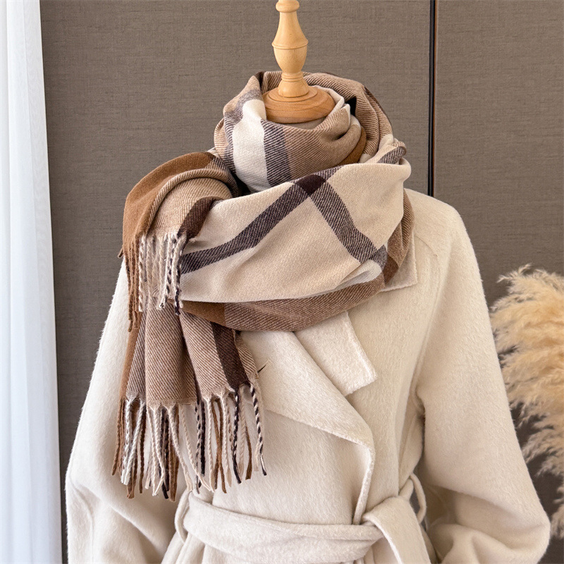Pashmina Wrap Large - Damski szal w szkocką kratę z