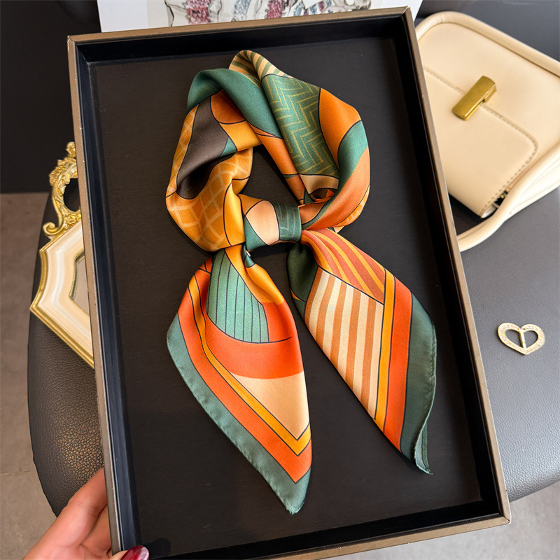 Silk Neck Scarf - Jedwabne apaszki damskie z nowym geometrycznym