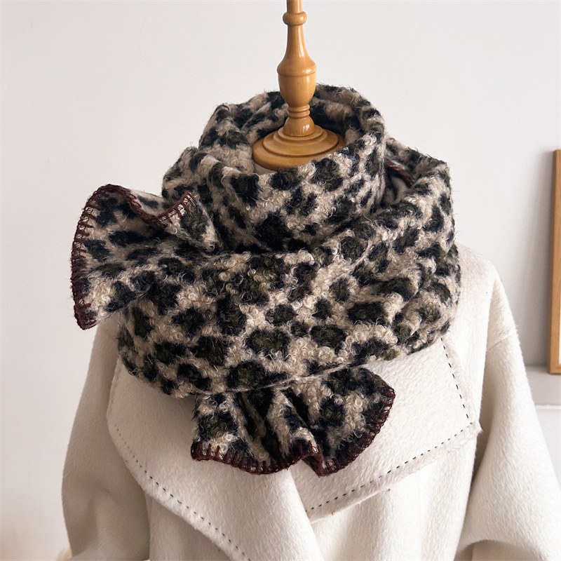 Jesienno-zimowy szal w panterk – Pashmina Wrap Large recenzja i cena