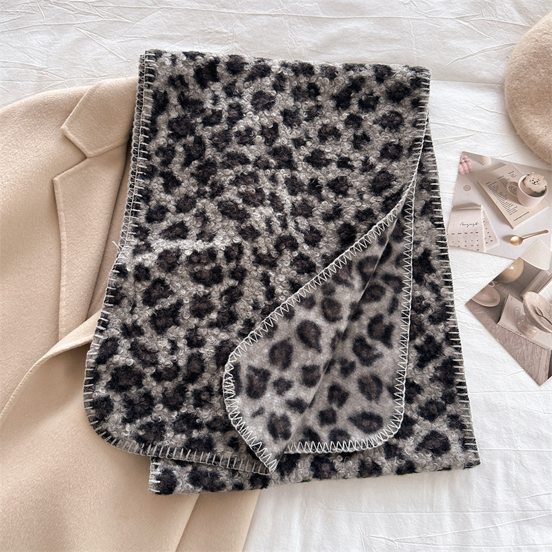 Jesienno-zimowy szal w panterk – Pashmina Wrap Large recenzja i cena