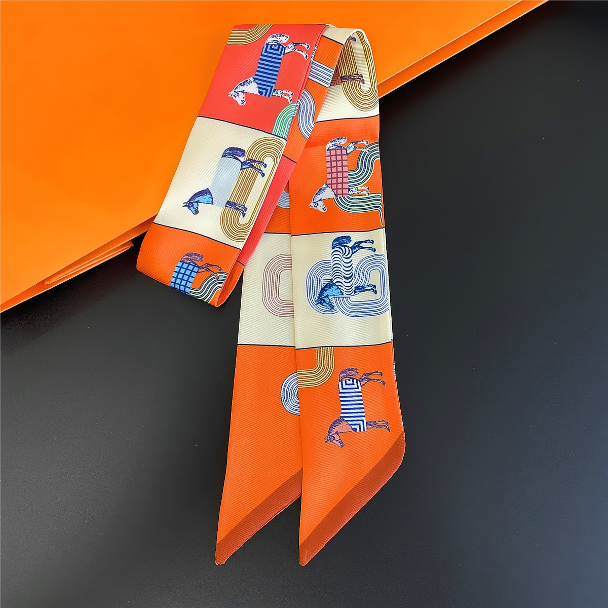 Jedwabne szaliki na szyję Skin – Silk Neck Scarf recenzja i cena