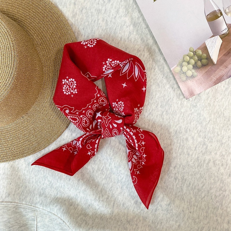 Kwadratowa chusta damska ze 10 – Bandana Cotton recenzja i cena