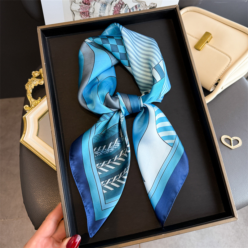 Jedwabne apaszki damskie z now – Silk Neck Scarf recenzja i cena