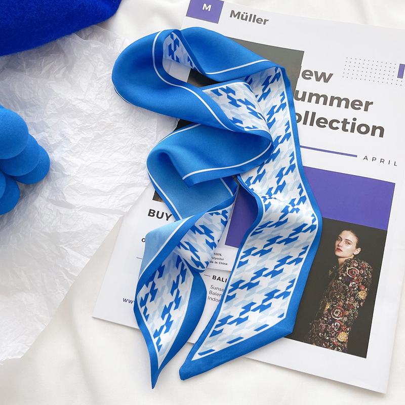 Jedwabna apaszka w kolorze nie – Ascot Neck Scarf recenzja i cena